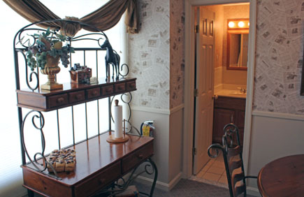 Graw Suite Dining Area